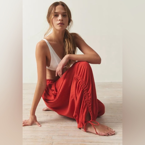 out from under Ryan balloon drapey joggers - Picture 2 of 3